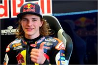 S jezdcem Grand Prix kubatury Moto3 Karlem Hanikou.